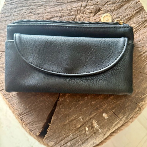 Wallet bag used, black faux leather with zipper and magnet