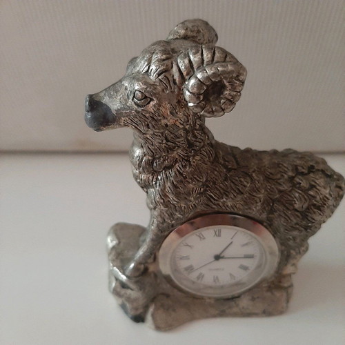 Vintage lead clock Aries used, analog tabletop