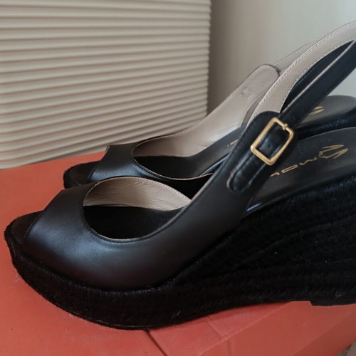 Mourtzi leather platform sandals size 39 like new, black