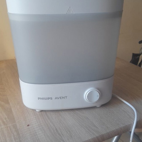 Philips Avent Bottle Sterilizer like new, up to 6 bottles