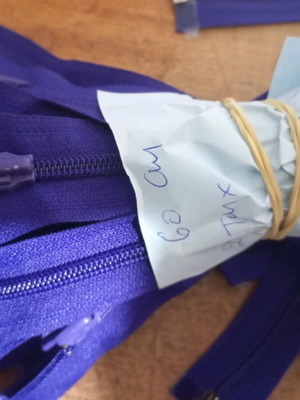 Plastic dark purple separating zippers 75 cm, 22 pieces new