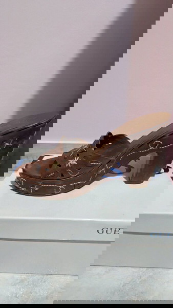 Guess πέδιλα με τακούνι