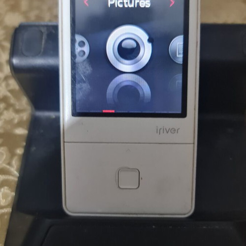 Mp3 player 8GB with built-in speaker and micro SD slot