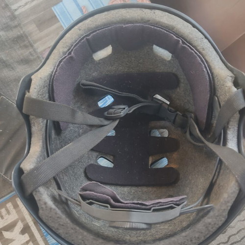 Bicycle helmet like new, black