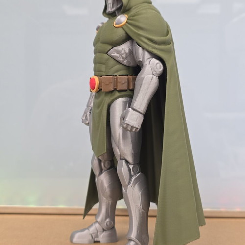 Doctor Doom figure 23cm height new