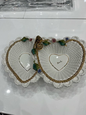 Italian porcelain fontaniera used with detailed decoration
