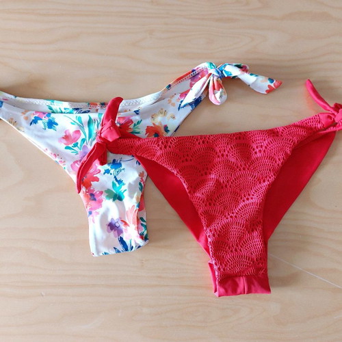 Brazil bikini bottoms used, set of 2, size M, floral and red