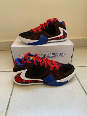 Nike Freak Giannis Antetokoumpo αθλητικά παπούτσια καινούργια, μέγεθος 44, μπλε πολύχρωμα