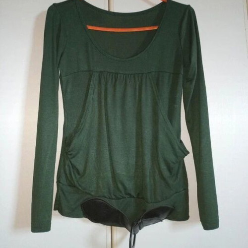 Green blouse with long sleeves and belt, like new, size S or M