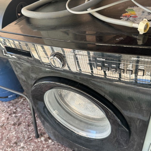 Home Appliances like new set with fridge, washing machine, oven