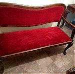  Πωλείτα κλασικό σαλόνι χειροποίητο, ένας τριθέσιος καναπές και δύο πολυθρόνες, 230,00 ευρώ.