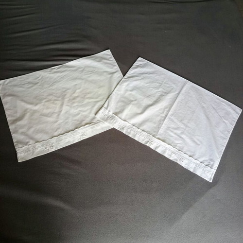 Set of 2 vintage white cotton pillowcases with lace like new