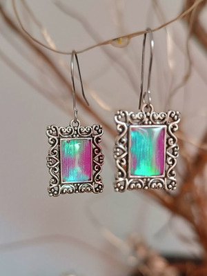 Earrings handmade from scratch with iridescent purple-turquoise cadrakia, silver hooks