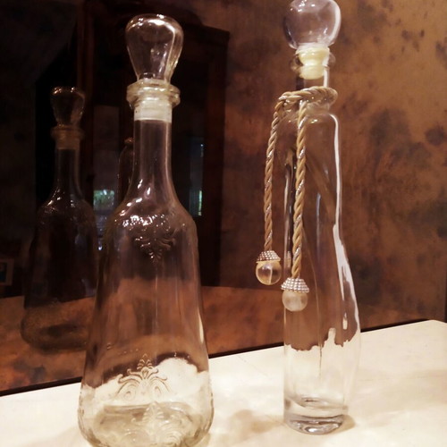 Set of transparent crystal bottles like new with decorative details