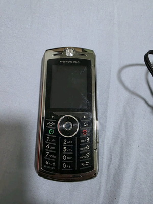 Motorola L9 used black mobile phone with charger