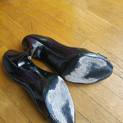 Pip toe pumps used, leather black size 39 with wear and missing heel