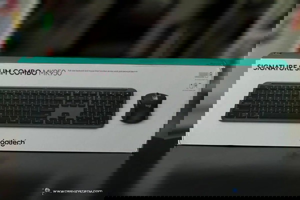 Logitech Signature Slim Combo MK950 Ασύρματο Bluetooth Σετ Πληκτρολόγιο & Ποντίκι