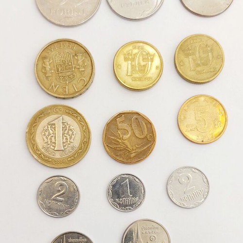 Collection of 14 foreign coins like new from various countries