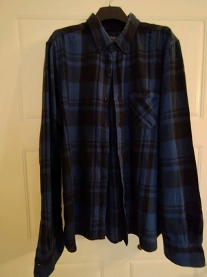Men's flannel shirt like new, black and blue, size L