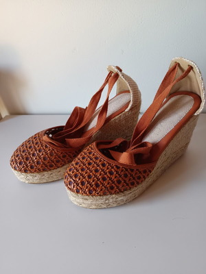 Envie platform espadrilles size 39 like new, tan color