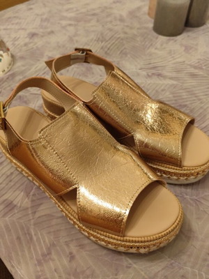 Women's shoes new, gold, wide fit, sizes 40-41