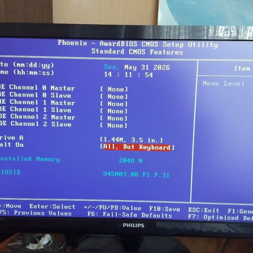 Foxconn 945G7MC-KS2HV motherboard used with Intel Core2Duo E4500 CPU and fan