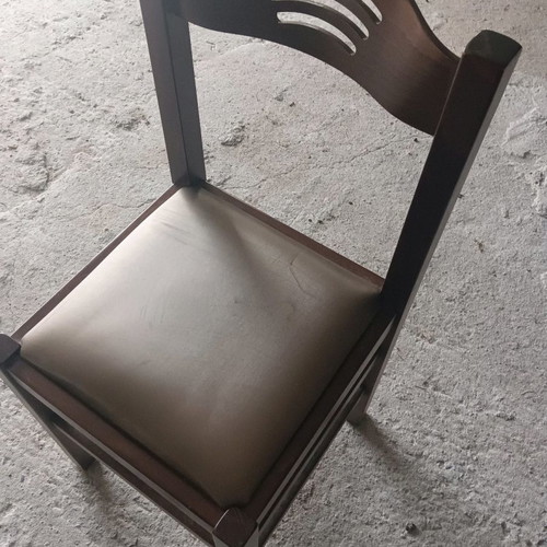 Used restaurant tables and chairs from food service business