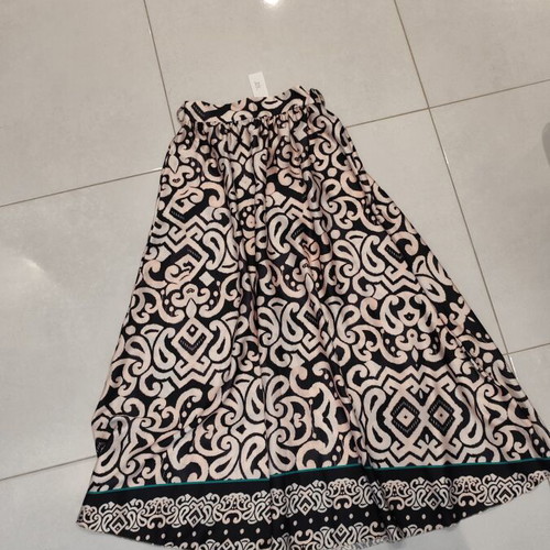 Maxi skirt new, lightweight with elastic waist and belt, black and beige