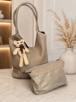 Beige women's tote bag with matching pouch and teddy charm, new