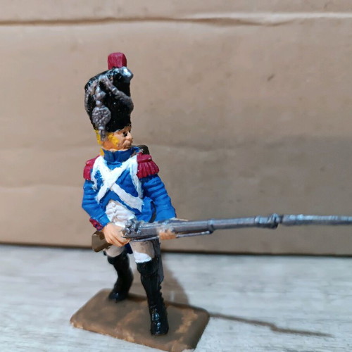 Military figures like new, plastic hand-painted scale 1/32