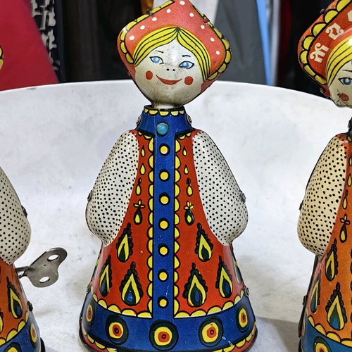 Tin toys with mechanism used