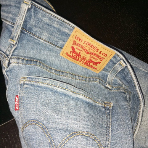 Levi's women's slim light blue jeans like new