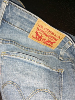 Levi's women's slim light blue jeans like new
