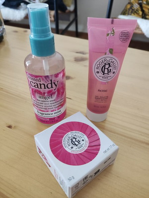 Treaclemoon Mist, Roger and Gallet Shower Gel and Soap like new