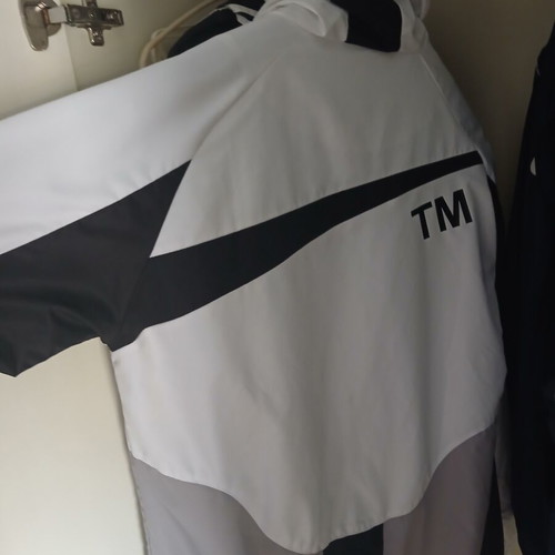 Nike windbreaker jacket like new, black and white, size L