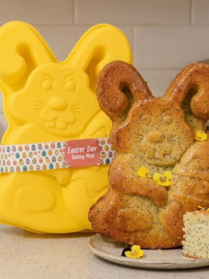 The Funny Bunny silicone mold for tsoureki and cake, new, yellow 20x30cm