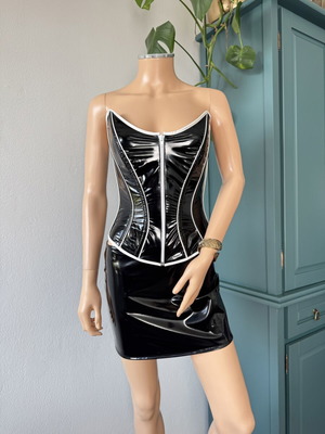 Party outfit lack leather size S like new, bustier and skirt