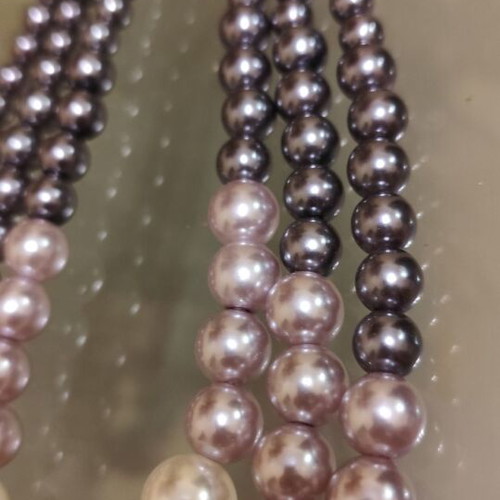 Impressive necklace with three rows of pearls new in white and gray