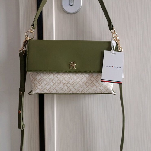 Tommy Hilfiger bag new, authentic