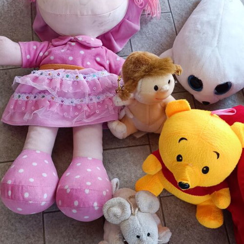 Lot of 7 assorted plush toys, bundle