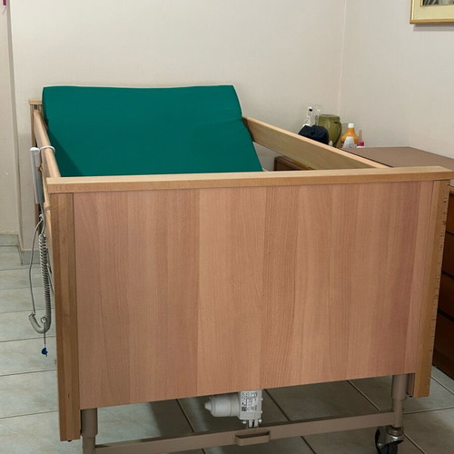 Orthopedic electric patient bed like new, Alfacare