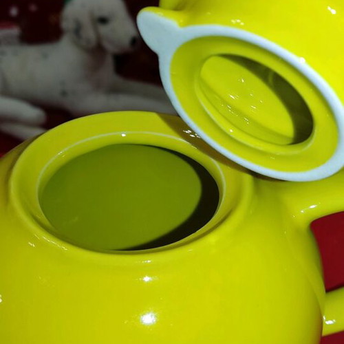 Ceramic teapot with Tweety Bird design like new