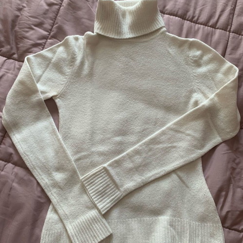 Thin turtleneck sweater used, size M