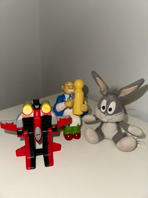 Various figures used, transformer Hasbro, Bugs Bunny plush