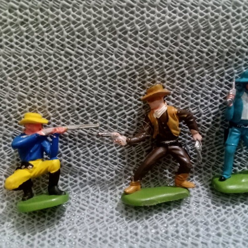 Britain's LTD Cowboy Toy Soldiers used, pack of 5 plastic figures