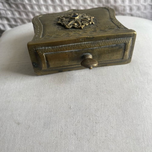 Collectible powder flask used with blue jewel