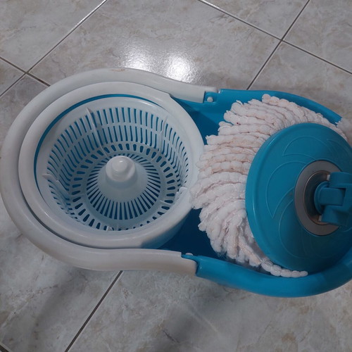 Rotating mop set with bucket like new