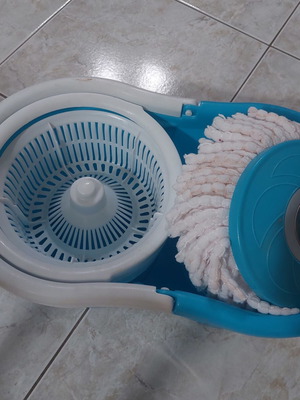 Rotating mop set with bucket like new