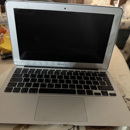 Apple MacBook Air 2013 laptop used, needs service and format