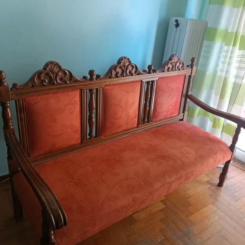 Vintage three-seater sofa like new with carvings and velvet upholstery